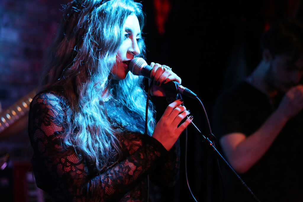 Sydney Gordon singing Live in NYC